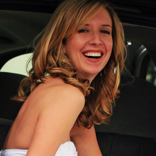 Elizabeth Arnold Photo 18