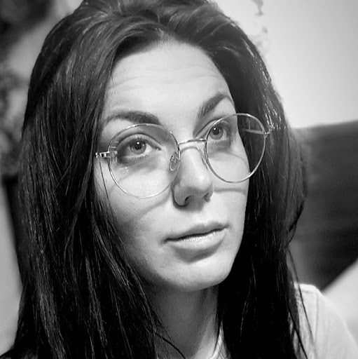 Katherine Oliver Photo 45