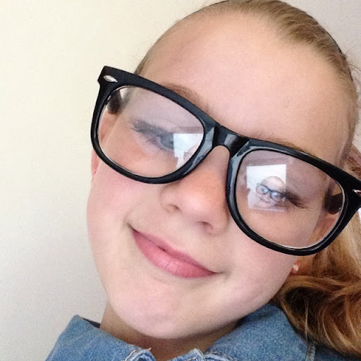 Lydia Holden Photo 13