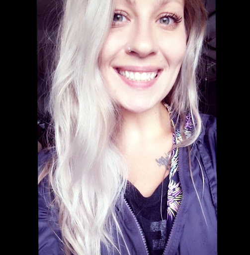 Danielle Becker Photo 35