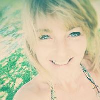 Kelly Humphries Photo 7