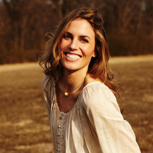 Shannon Stewart Photo 24