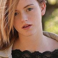 Julie Meadows Photo 20