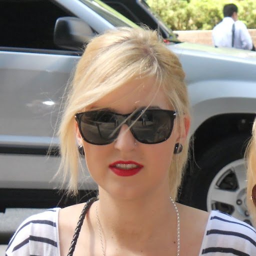 Stephanie Huber Photo 34