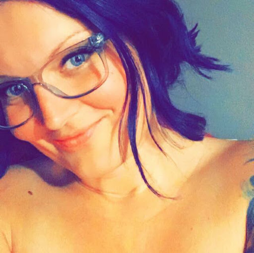 Elizabeth Newton Photo 24