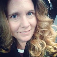 Holly Reynolds Photo 32