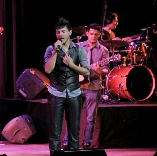 Oscar Vargas Photo 29