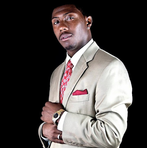 Derrick Johnson Photo 23