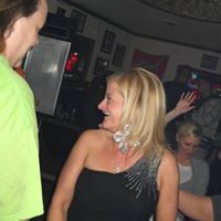 Michele Shelley Photo 32