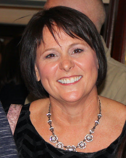 Lori Holmes Photo 29