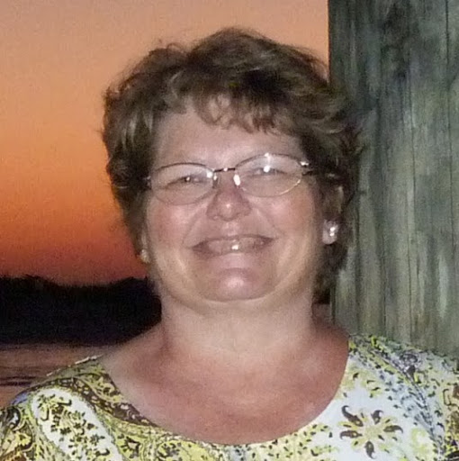 Lori Holmes Photo 34