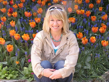 Sara Hartman Photo 9
