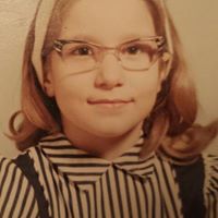 Elizabeth Bell Photo 36