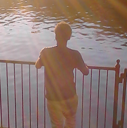 Julian Tucker Photo 7