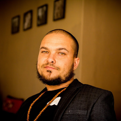 Jeffrey Holloway Photo 37