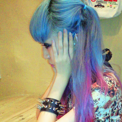 Holly Cook Photo 22