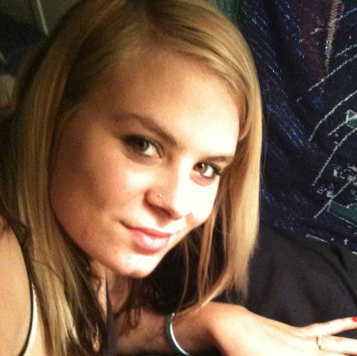 Amanda Bell Photo 31