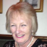 Elizabeth Davies Photo 27