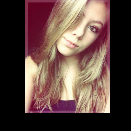 Emily Stratton Photo 30