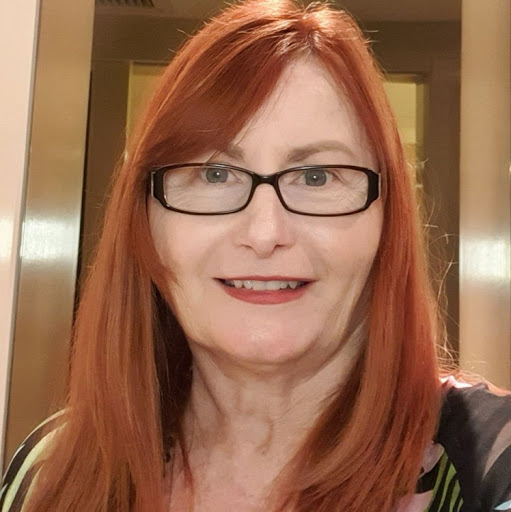 Julie Watts Photo 50