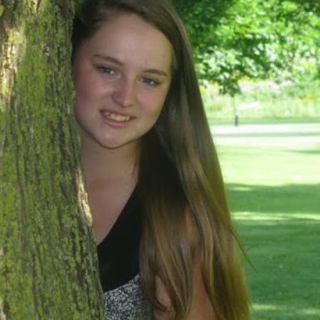 Emily Charlton Photo 30