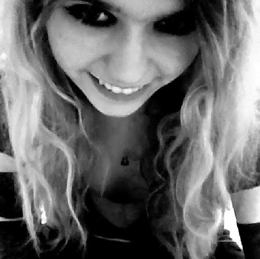 Allyson Bennett Photo 9