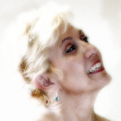 Lisa Hannon Photo 10