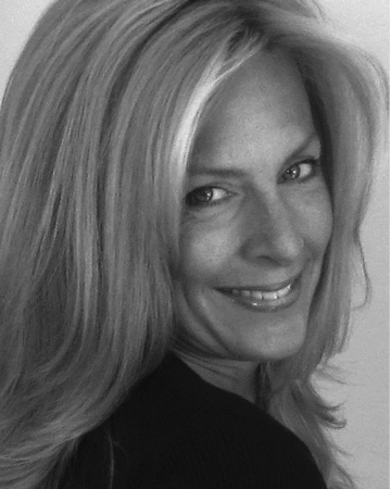 Lisa Degroot Photo 10