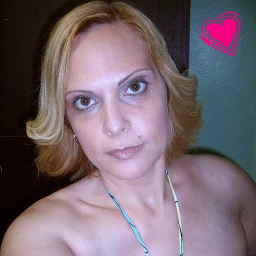 Elizabeth Quinones Photo 30