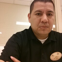 Dennis Rivas Photo 9