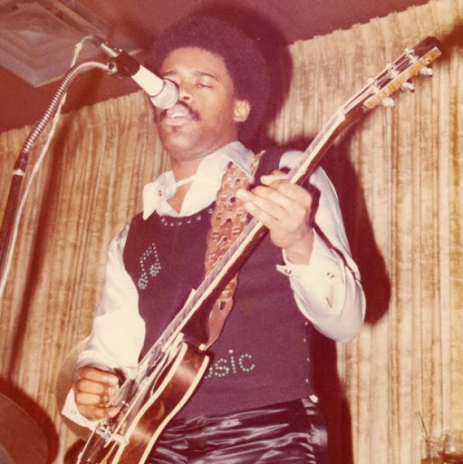 Michael Wells Photo 25