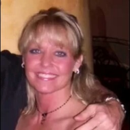 Tracey Henderson Photo 30