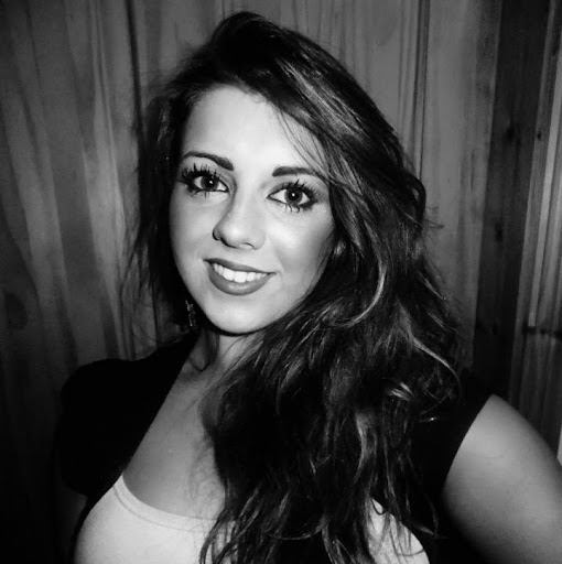Leah Barry Photo 6