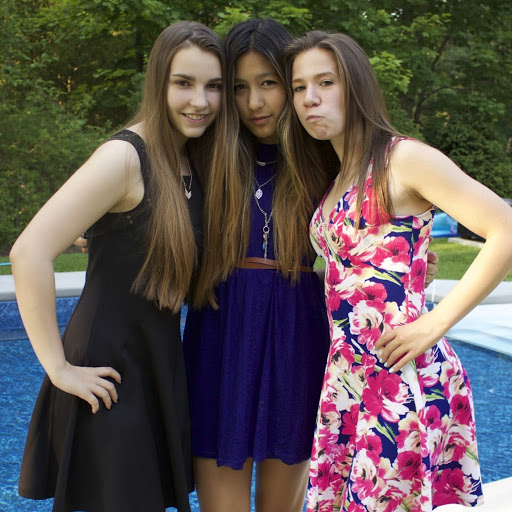 Mia Barnes Photo 16