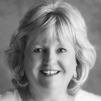 Judy Archer Photo 24