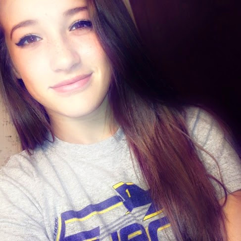 Allison Holland Photo 18