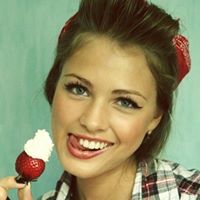 Sarah Hinton Photo 26