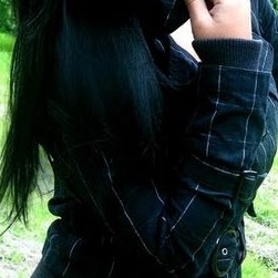 April Holmes Photo 30