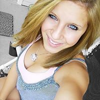 Janelle Flores Photo 27