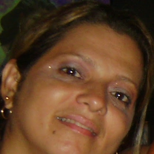 Elizabeth Mesquita Photo 14