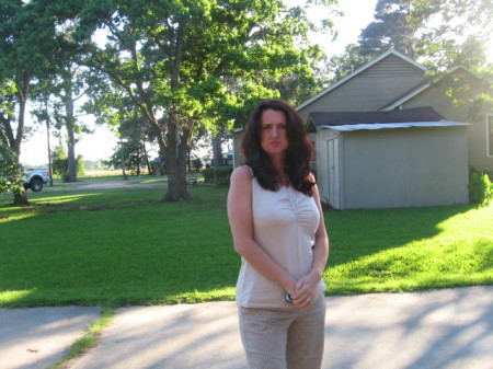 Julie Barnes Photo 17