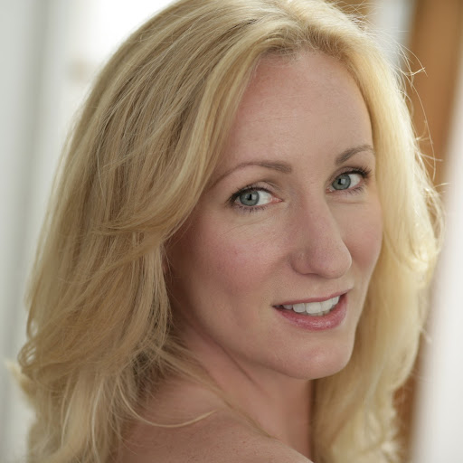 Angela Atwood Photo 38