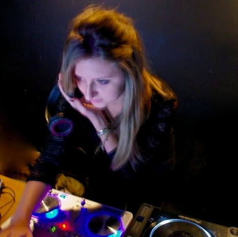 Angela Bray Photo 22