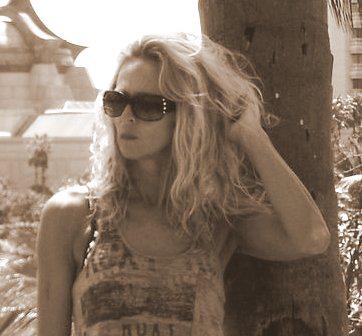 April Edwards Photo 35
