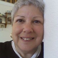 Linda Fernandez Photo 14