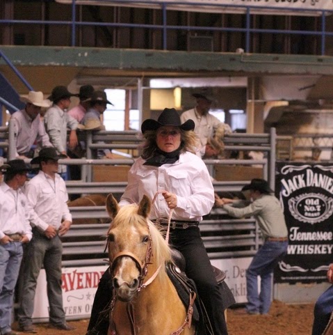 Laura Butts Photo 36