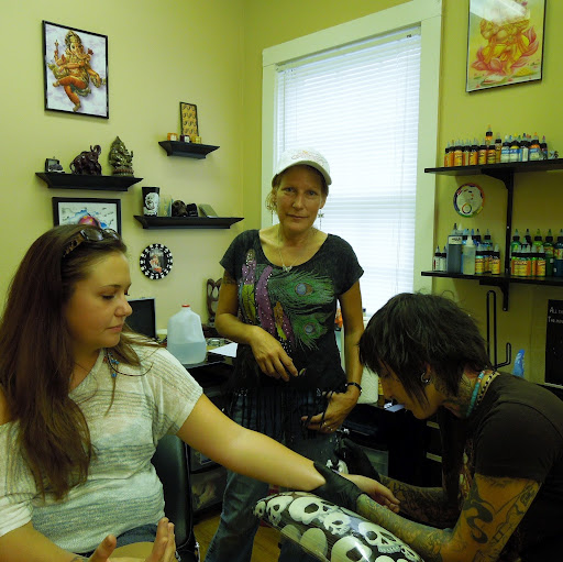 Donna Warren Photo 7