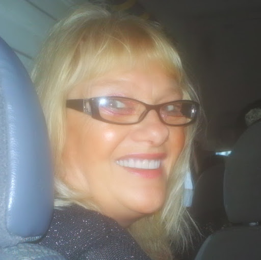 Lynne Russell Photo 26