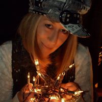 Michelle Holman Photo 21