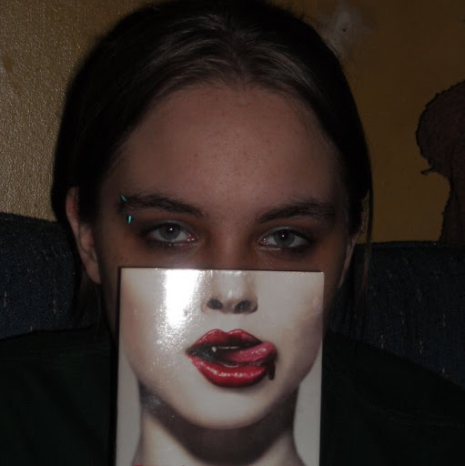 Cassandra May Photo 20